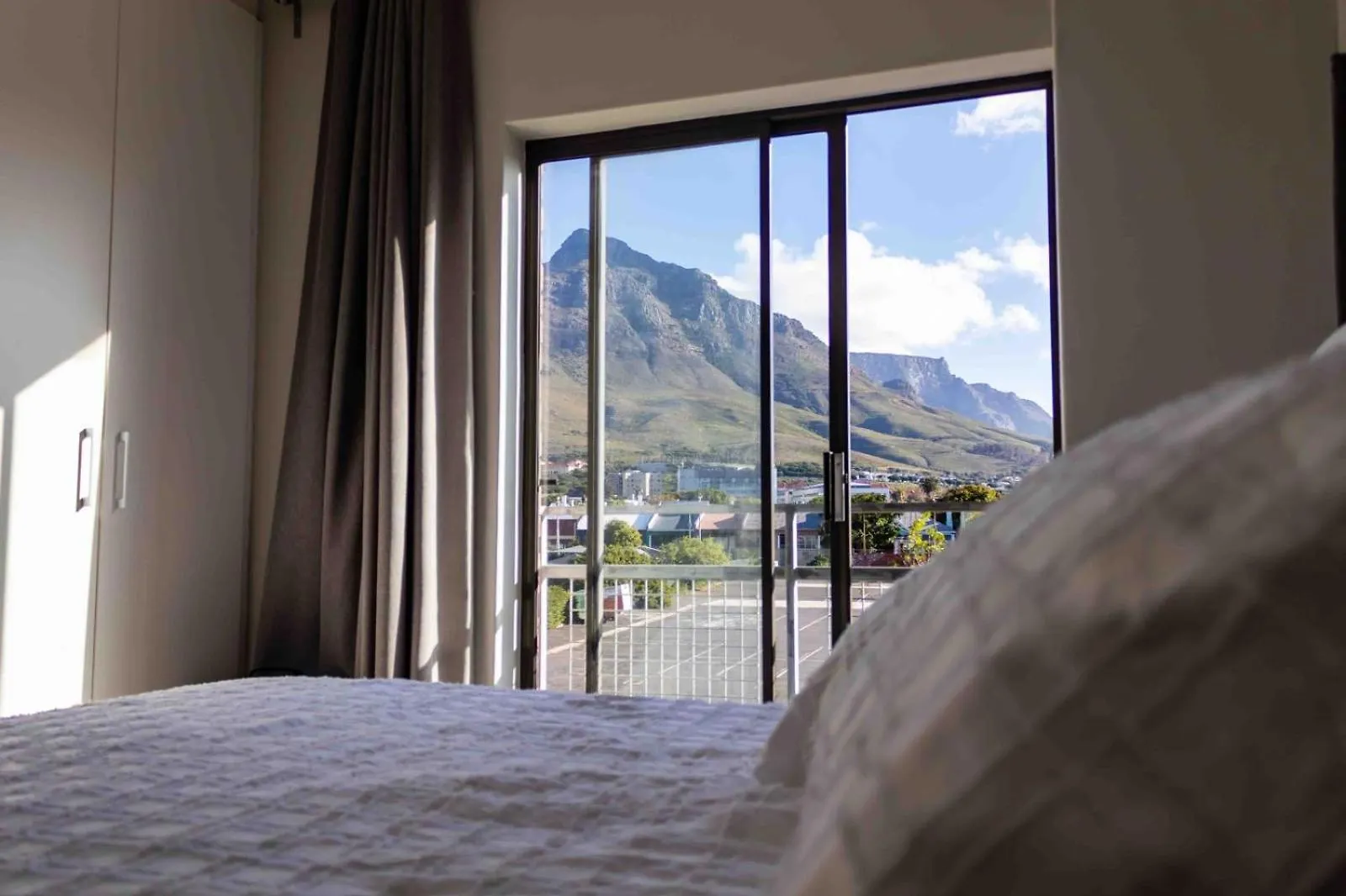 Spacious 2 Bed Apartment With Mountain Views The Factory Cape Cape Town