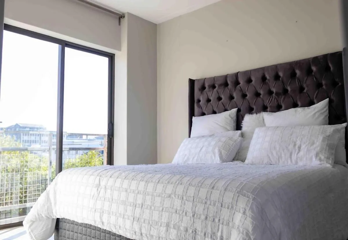 Spacious 2 Bed Apartment With Mountain Views The Factory Cape Cape Town 0*,